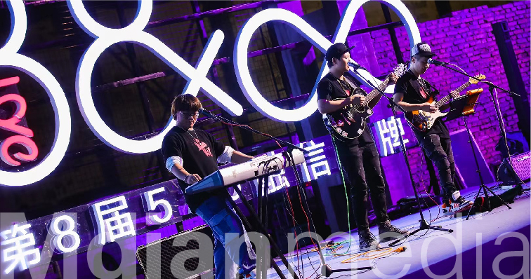2021 融信520手机案例-05.jpg